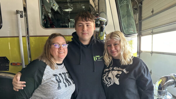 Teen handyman walks everywhere to help neighbors. Now they’re buying him a car.